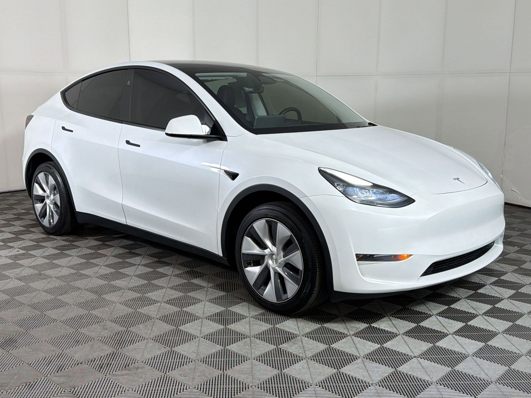 Used 2024 Tesla Model Y Long Range image 7