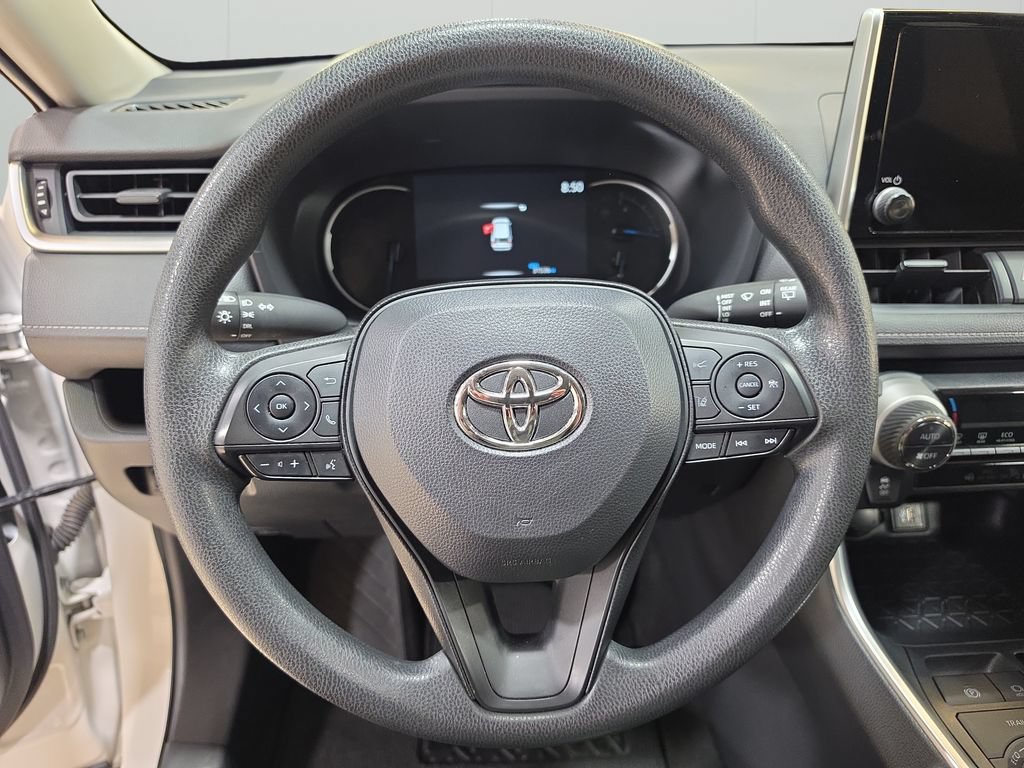 Used 2025 Toyota RAV4 LE AWD/4WD image 19