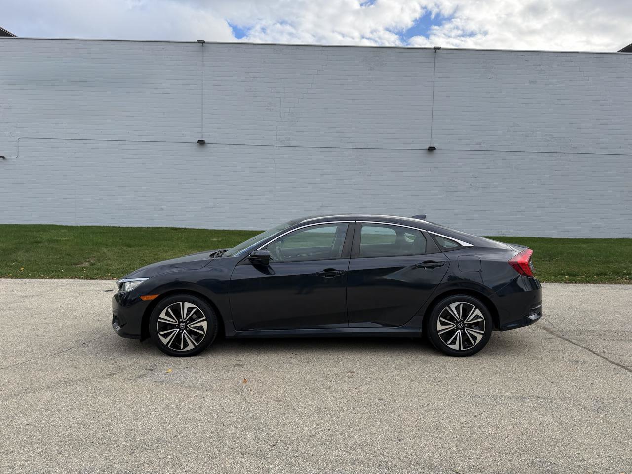 Used 2018 Honda Civic EX-T image 4