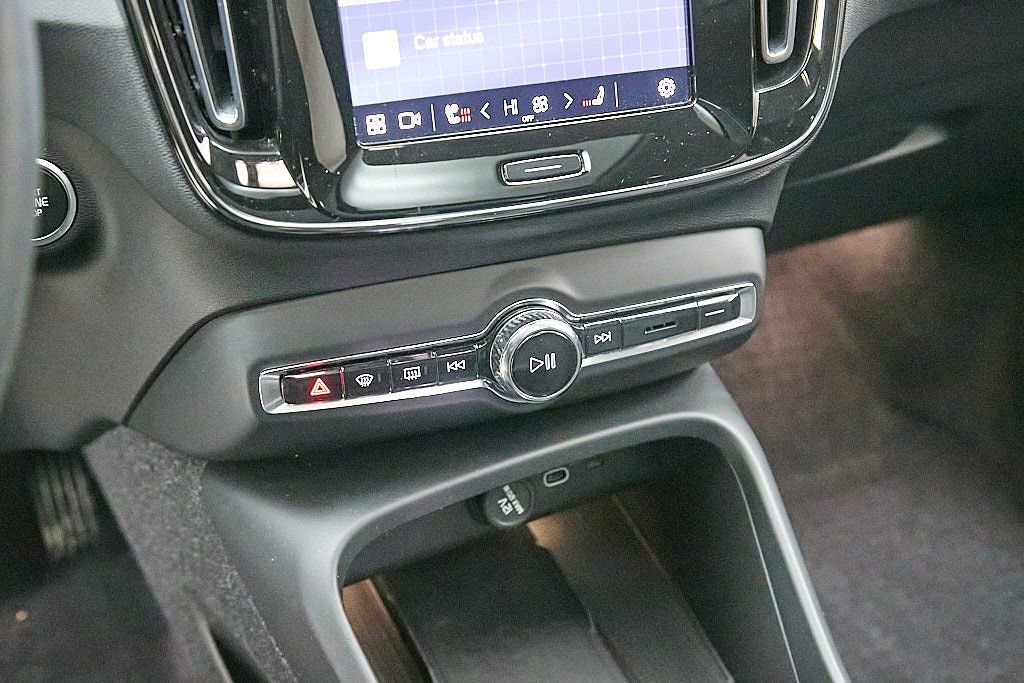 Certified 2023 Volvo XC40 B5 Plus w/ Driver Assist Package image 17