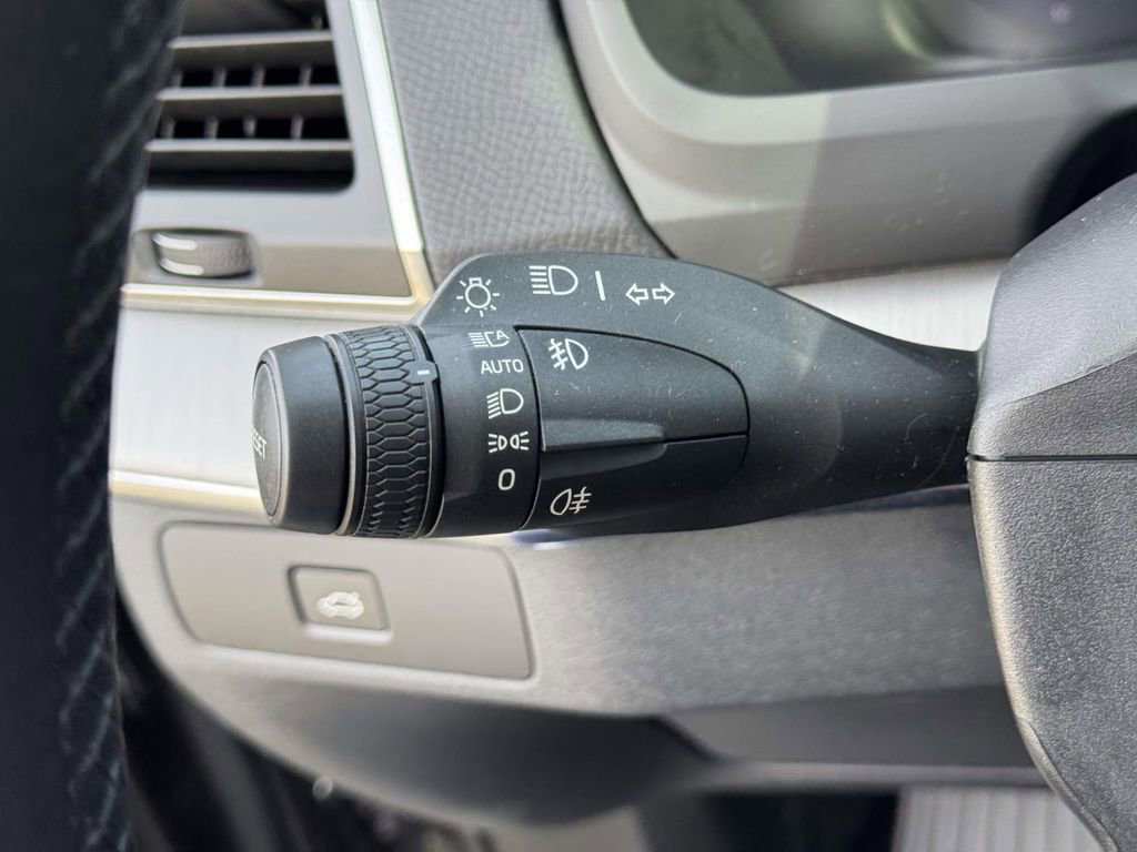 Used 2023 Volvo XC90 B5 Core w/ Climate Package image 21