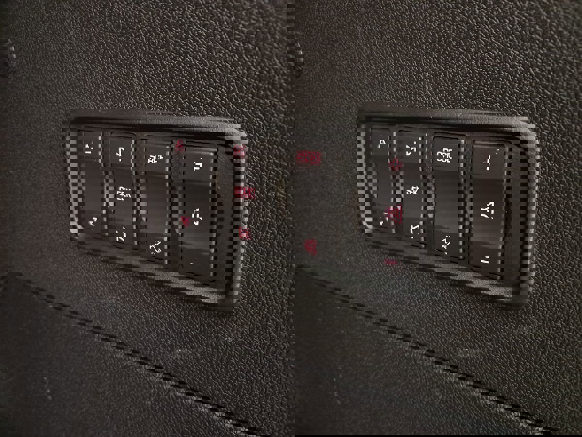 Used 2017 GMC Acadia Limited SLT image 32