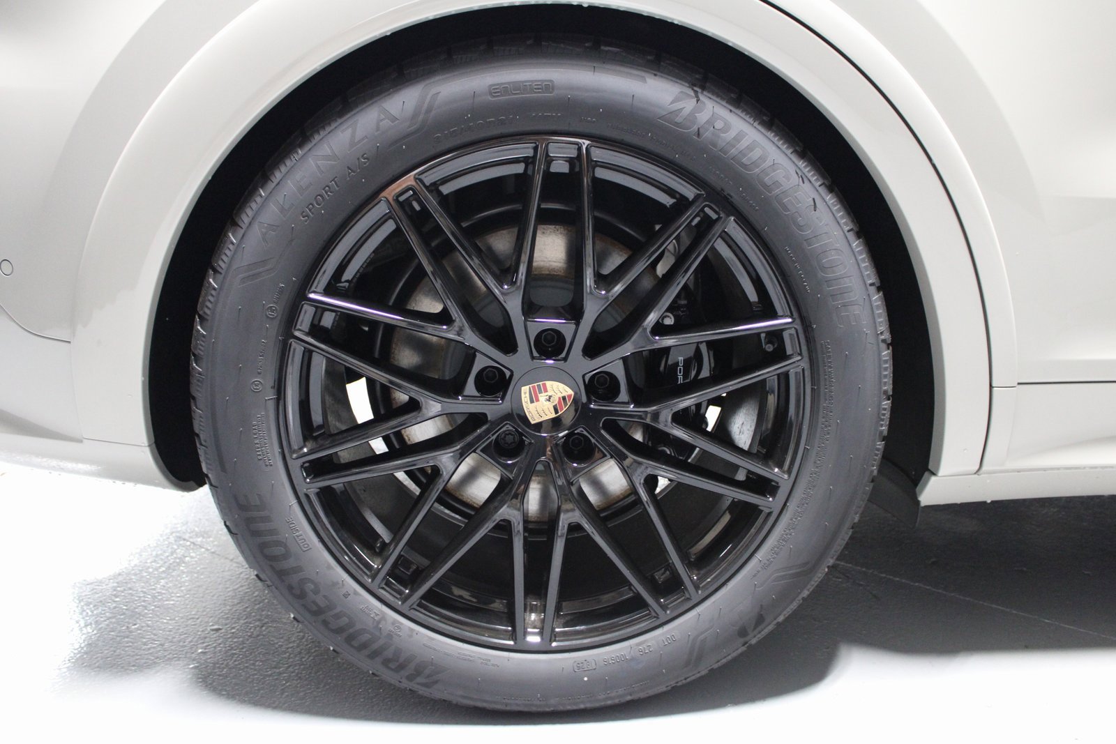 New 2025 Porsche Cayenne GTS image 13