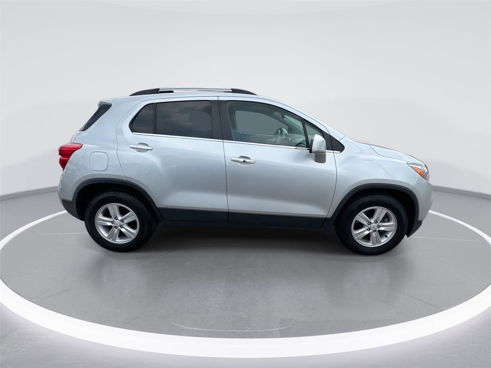 Used 2020 Chevrolet Trax LT w/ LT Convenience Package FWD image 9