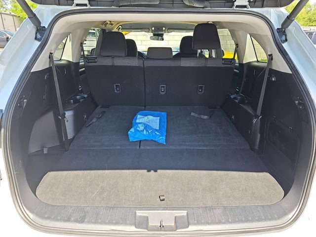 Used 2024 Toyota Highlander LE FWD image 12