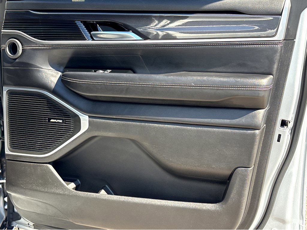 Used 2024 Jeep Wagoneer w/ Premium Group I image 15