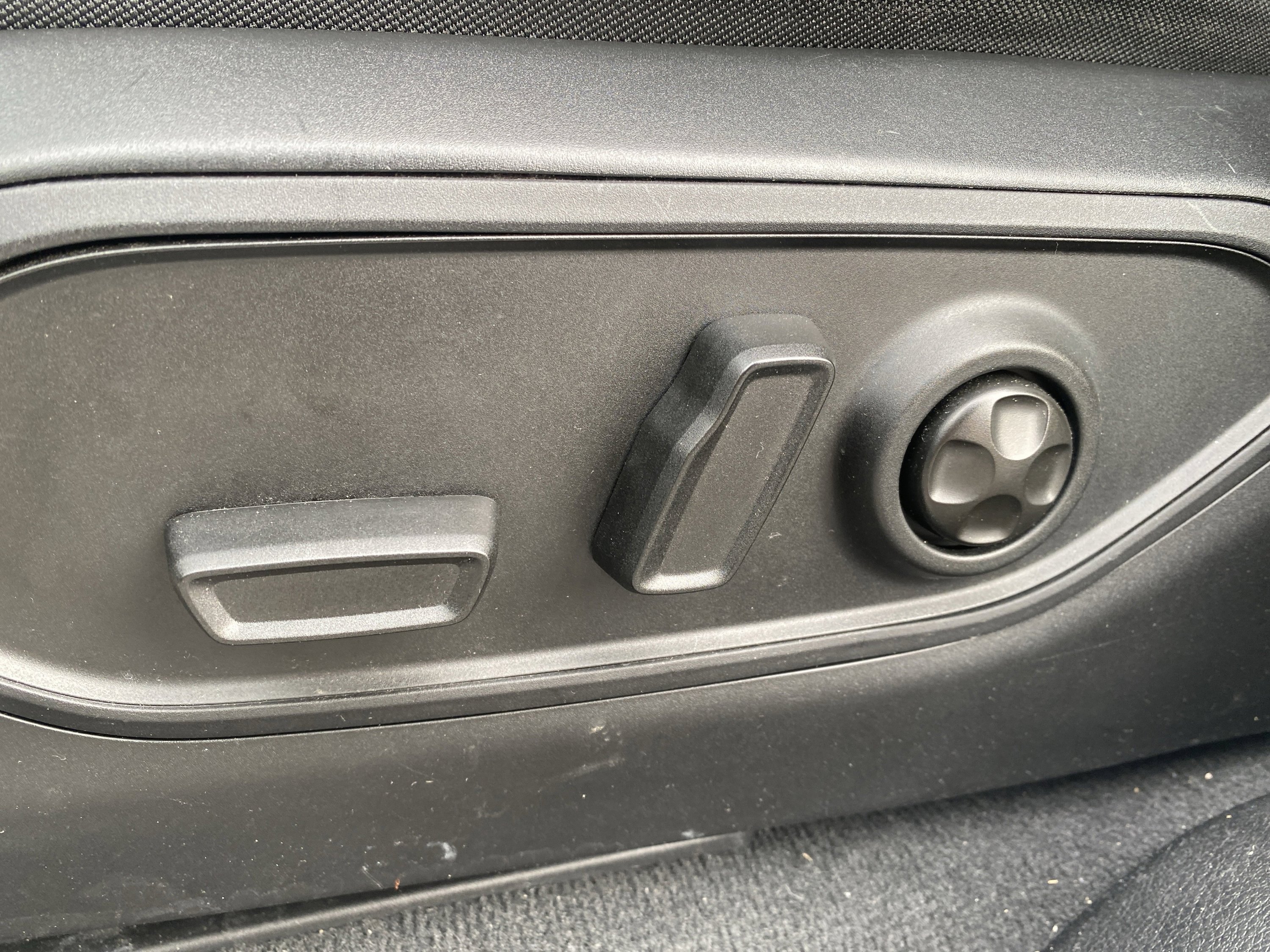 Used 2024 Jeep Grand Cherokee L Laredo image 14