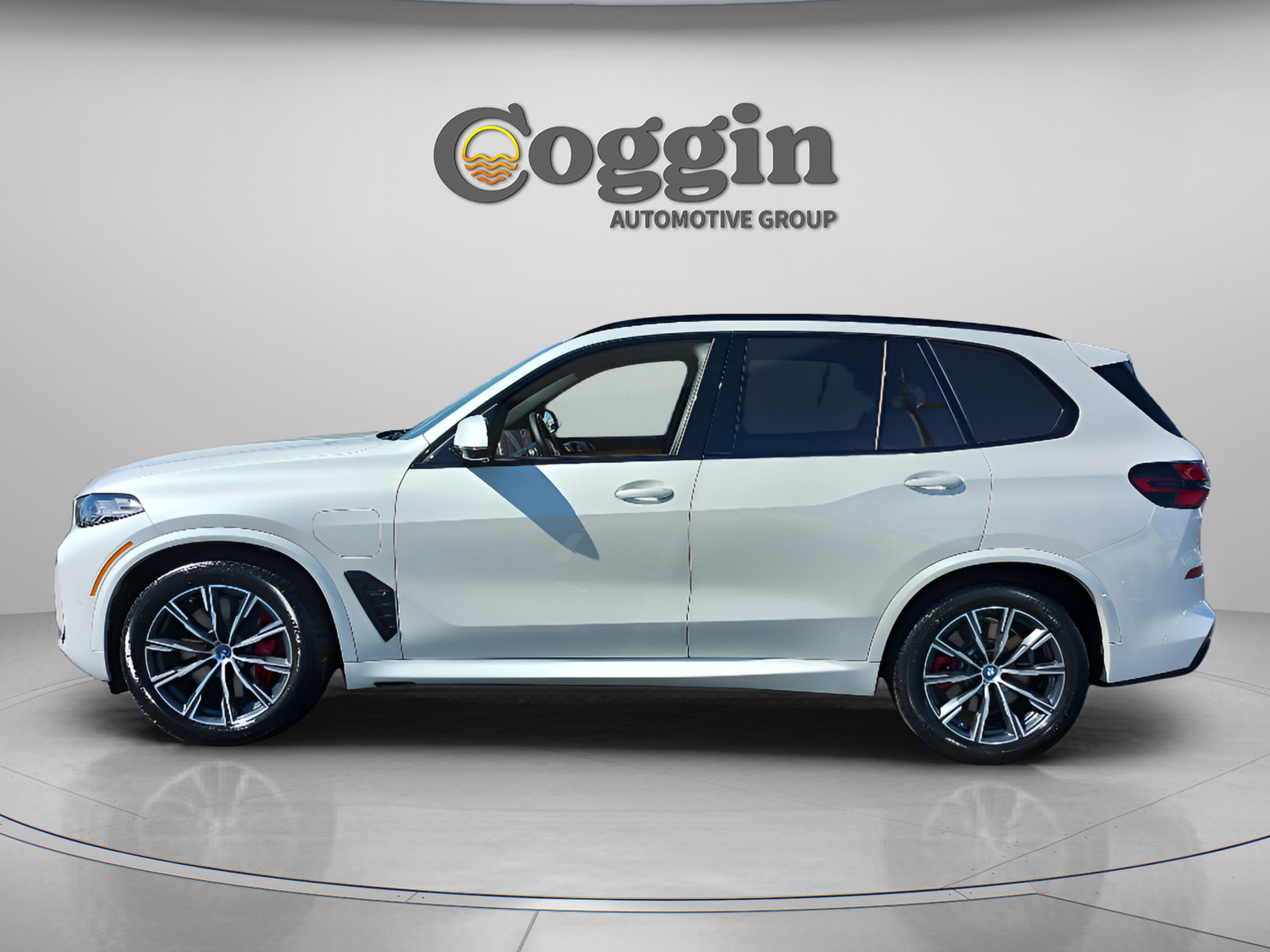Certified 2024 BMW X5 xDrive50e w/ M Sport Package image 3