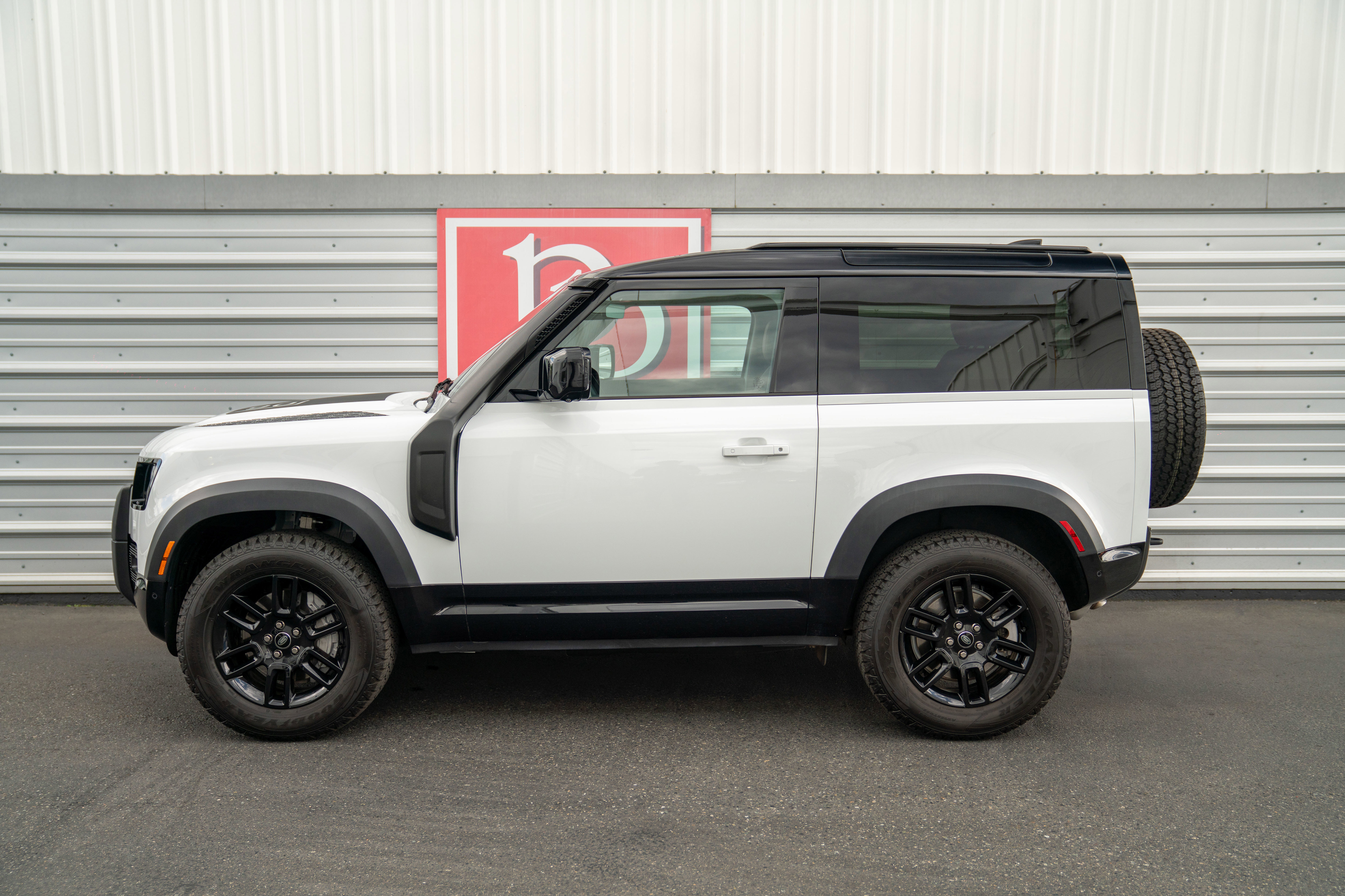 Used 2022 Land Rover Defender 90 X-Dynamic S image 39