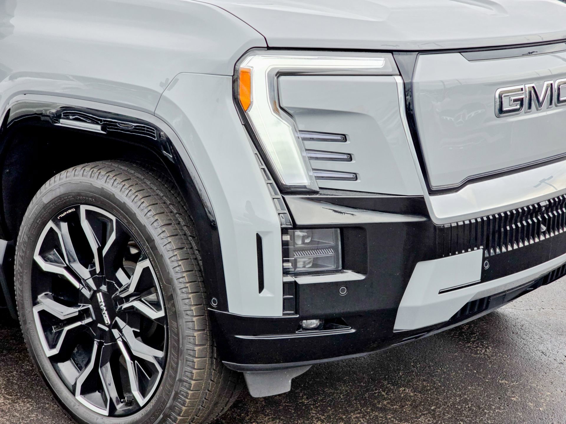 Used 2024 GMC Sierra EV Denali image 7