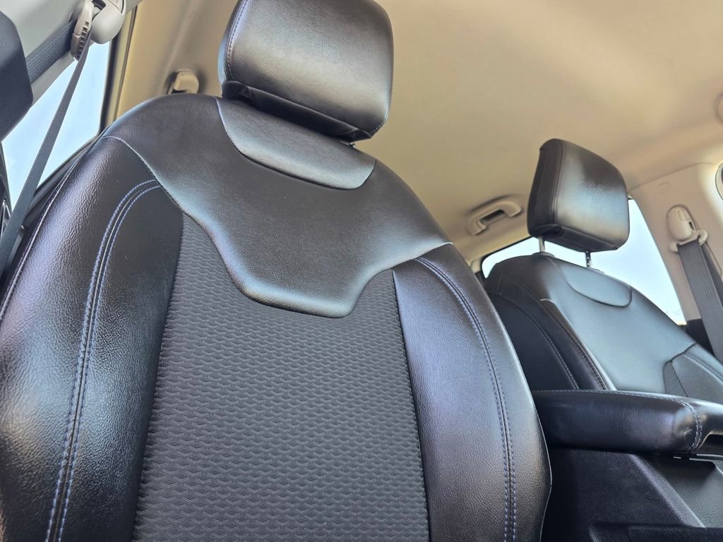 Used 2022 Jeep Compass Latitude FWD image 24