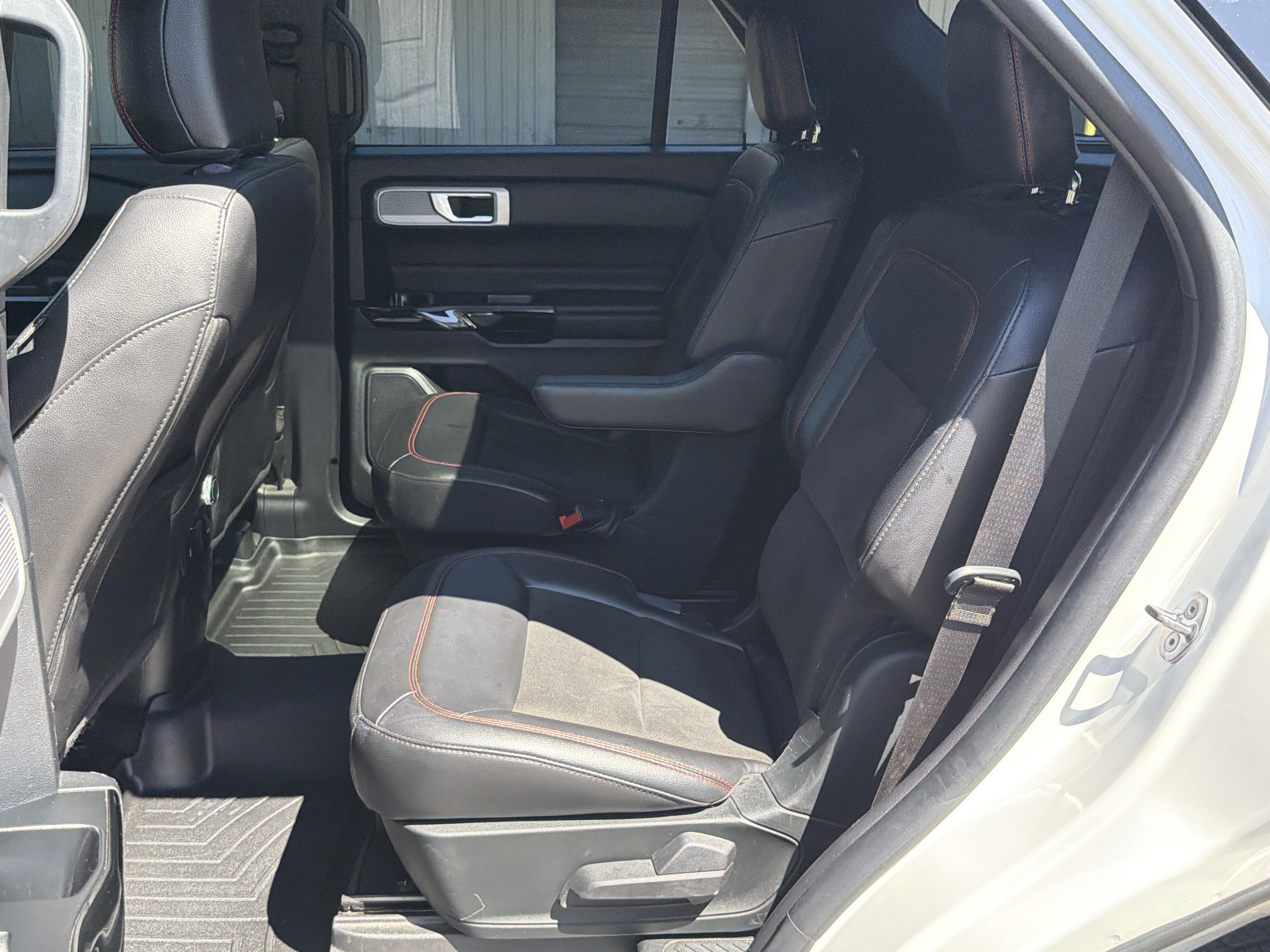 Used 2022 Ford Explorer ST-Line w/ Class IV Trailer Tow Package image 46