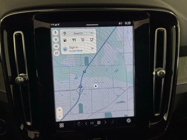 Certified 2023 Volvo XC40 B5 Plus w/ Climate Package image 13