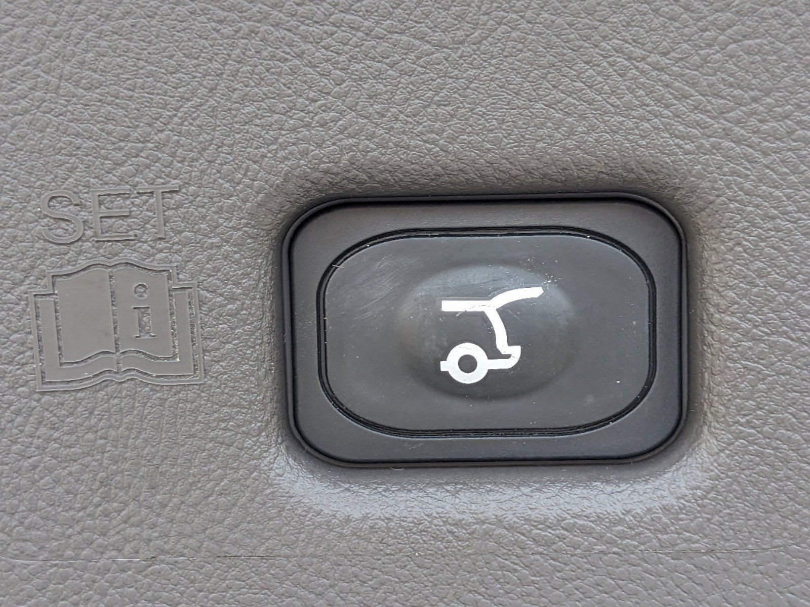 Certified 2023 Lincoln Nautilus Reserve w/ Equipment Group 202A image 14