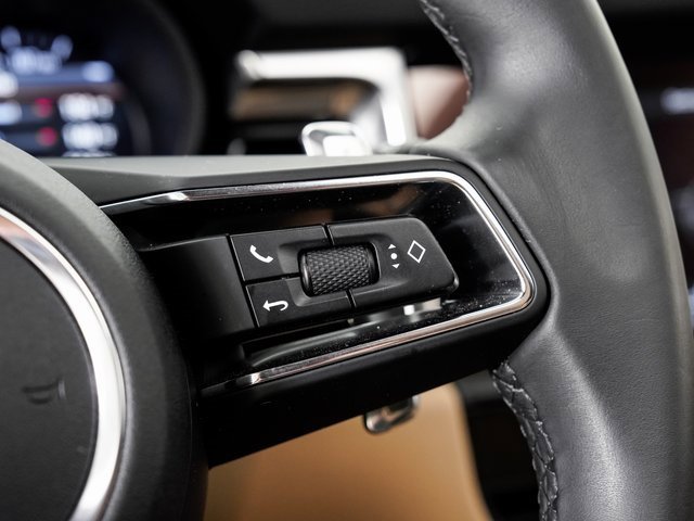 Used 2025 Porsche Macan image 14