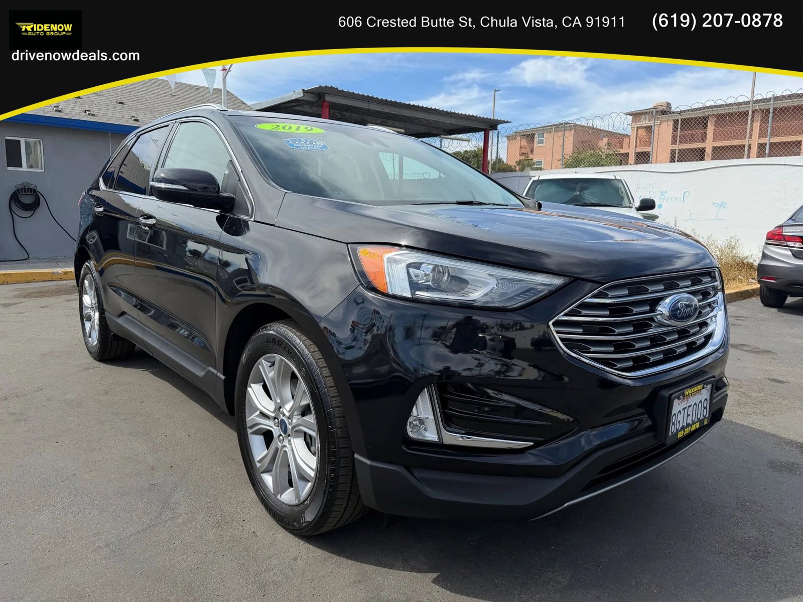 Used 2019 Ford Edge Titanium FWD image 3