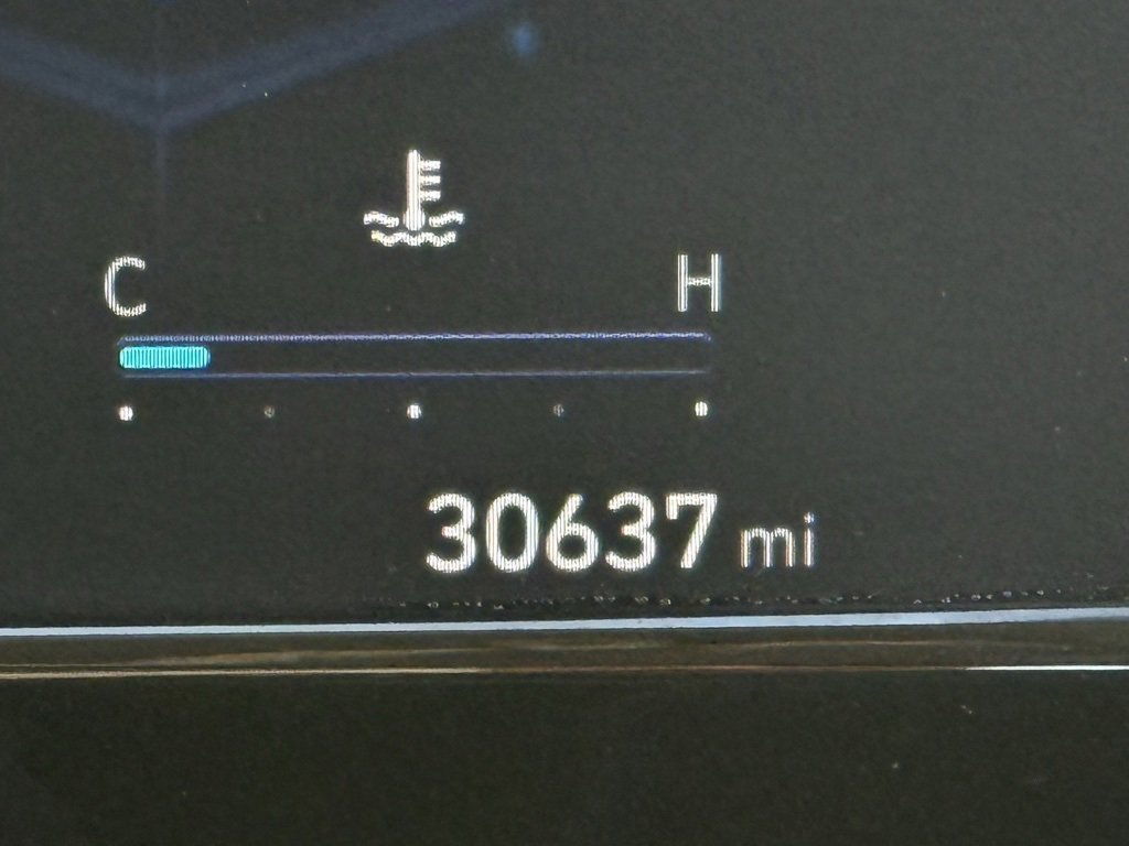 Used 2022 Hyundai Elantra SEL w/ Convenience + Premium Package image 11