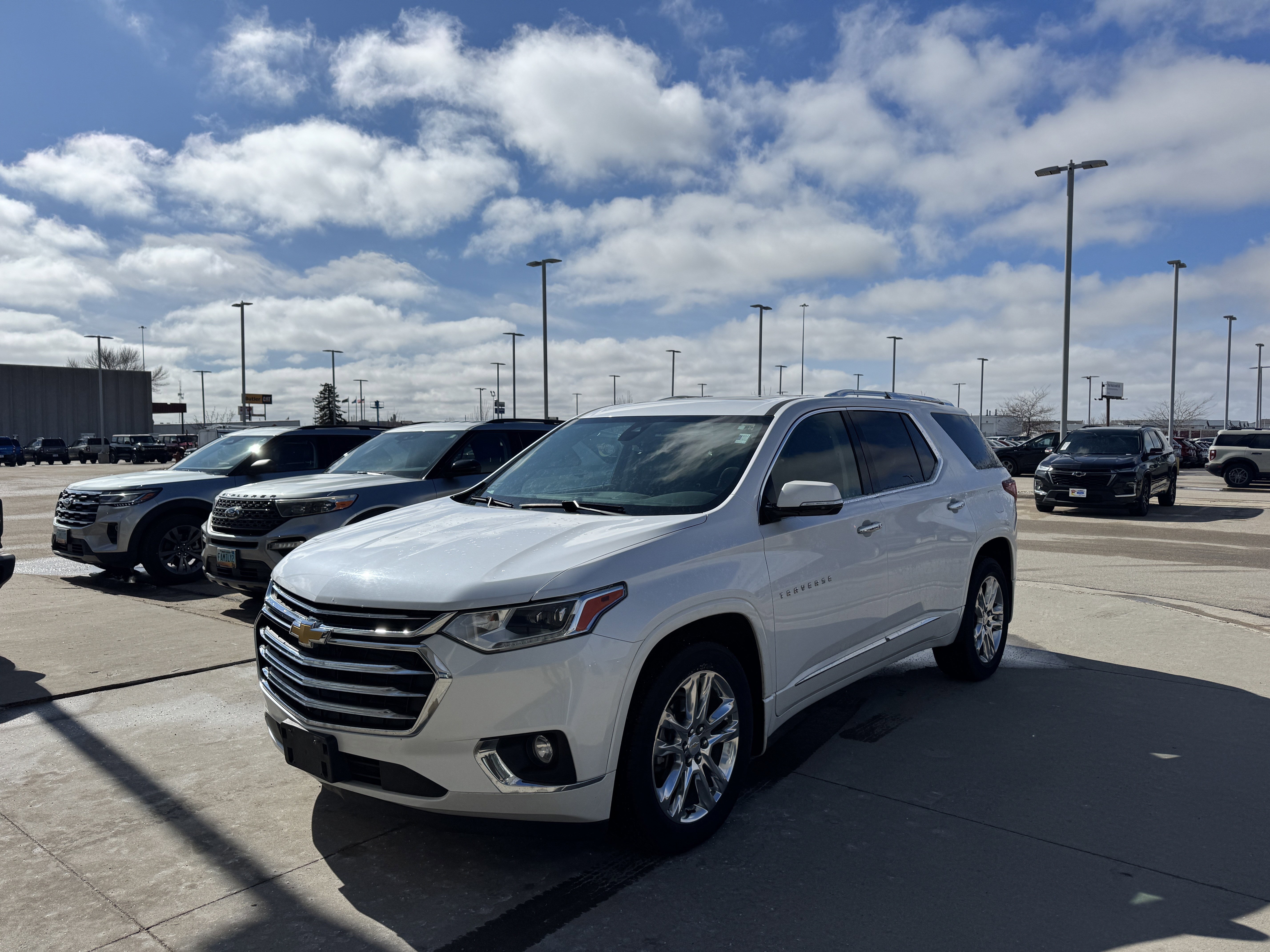 Used 2019 Chevrolet Traverse High Country image 2