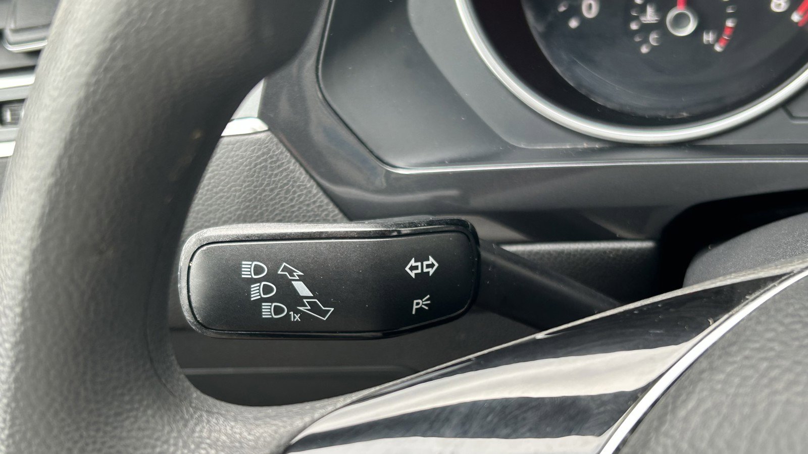 Used 2018 Volkswagen Tiguan S image 24