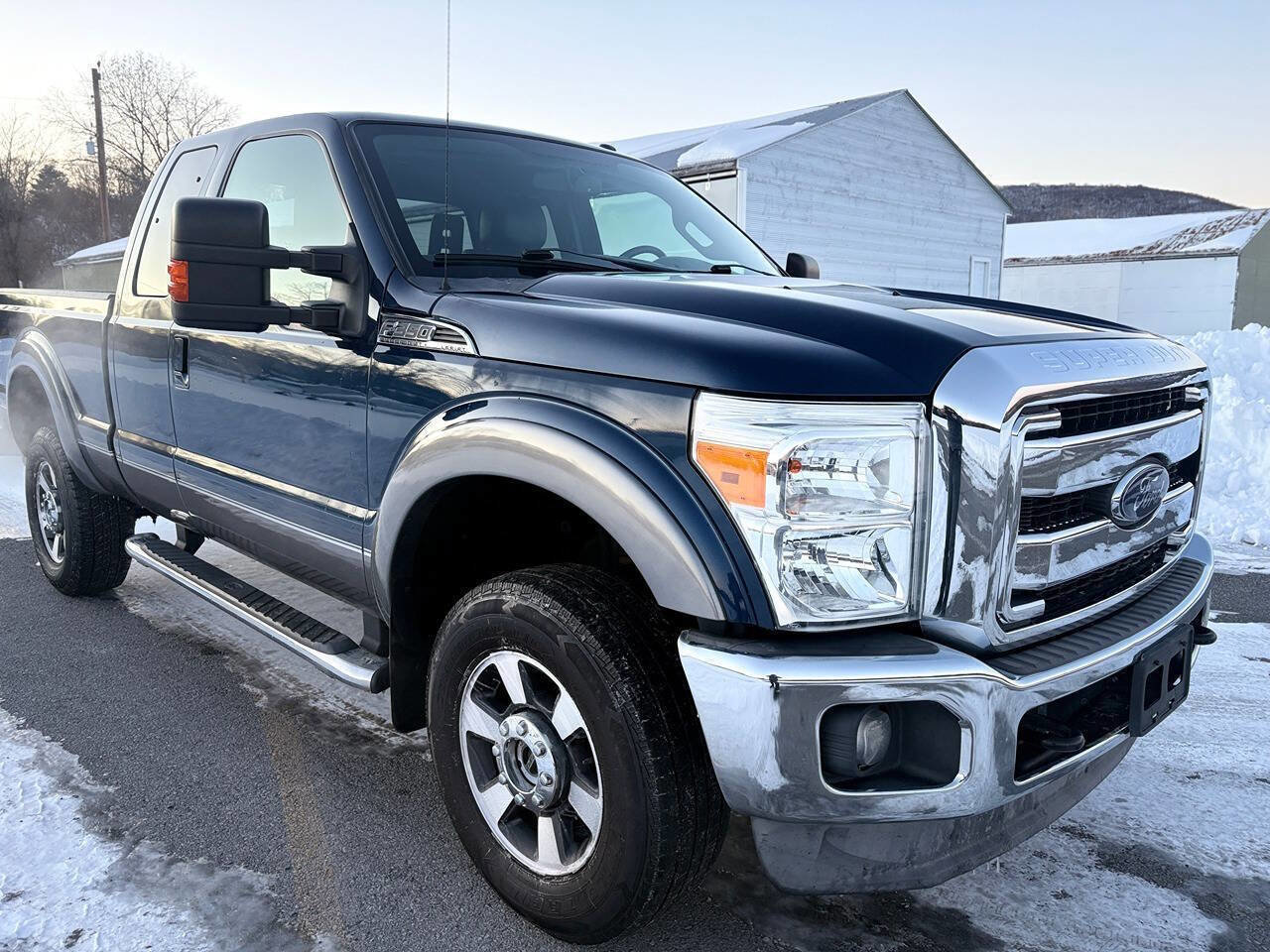 Used 2014 Ford F350 Lariat image 2