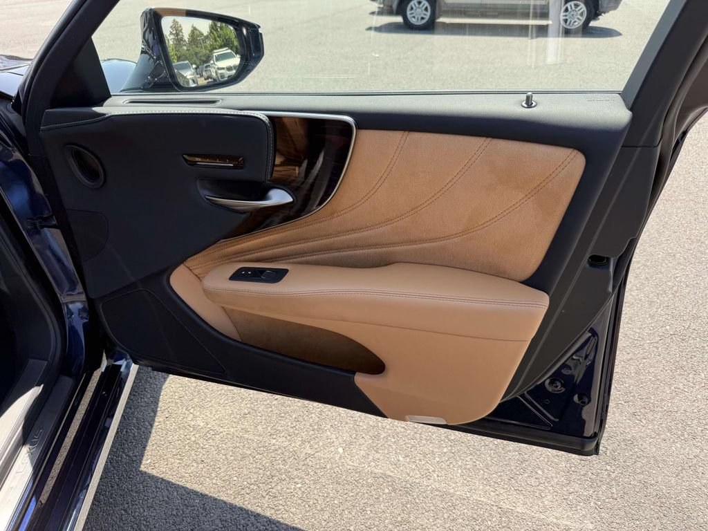 Used 2023 Lexus LS 500 AWD w/ Luxury Package image 15