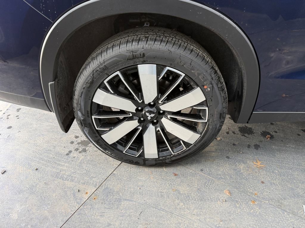 New 2026 Mitsubishi Outlander SE image 35