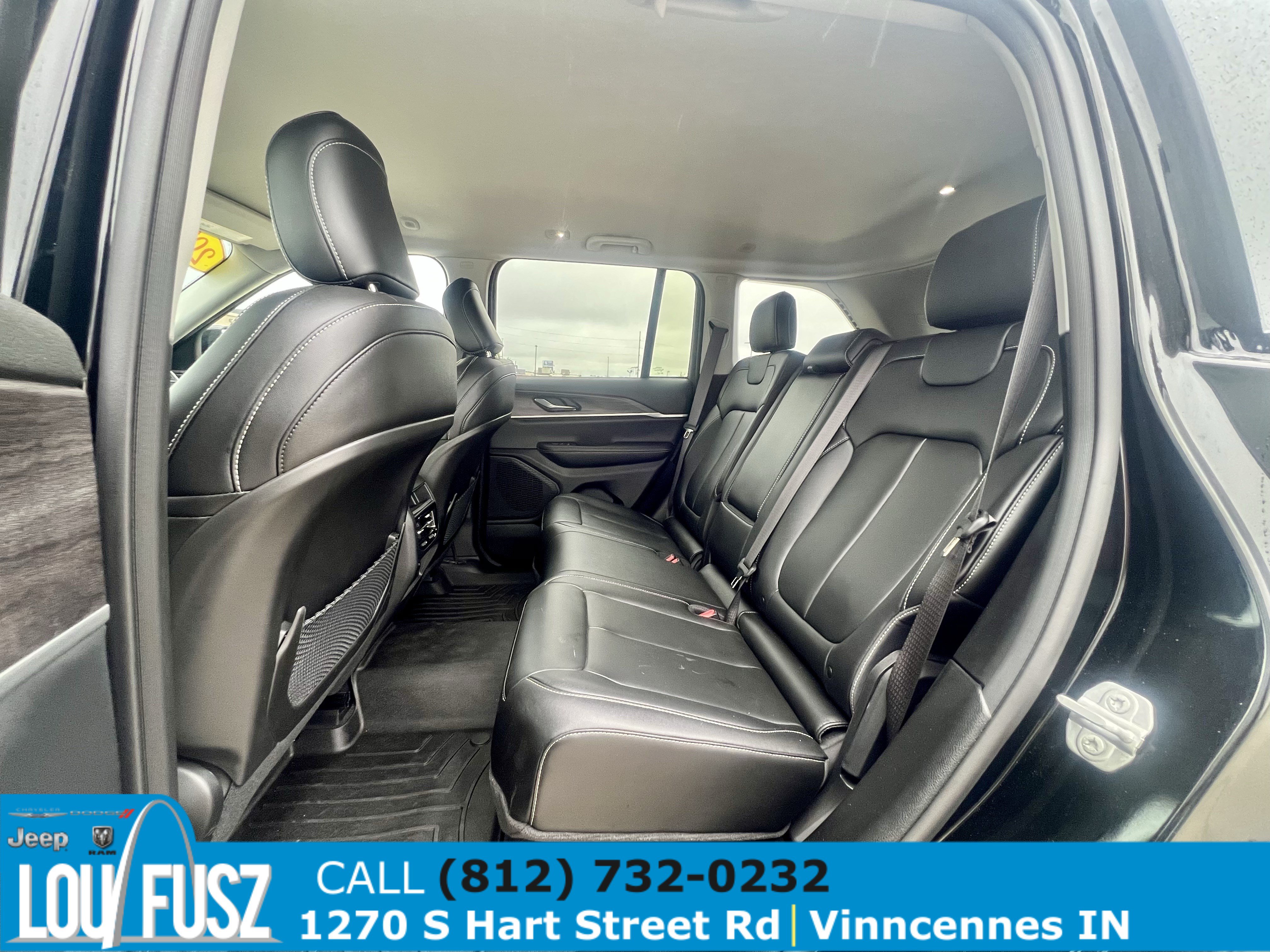 Used 2023 Jeep Grand Cherokee Limited w/ Black Appearance Package AWD/4WD image 14