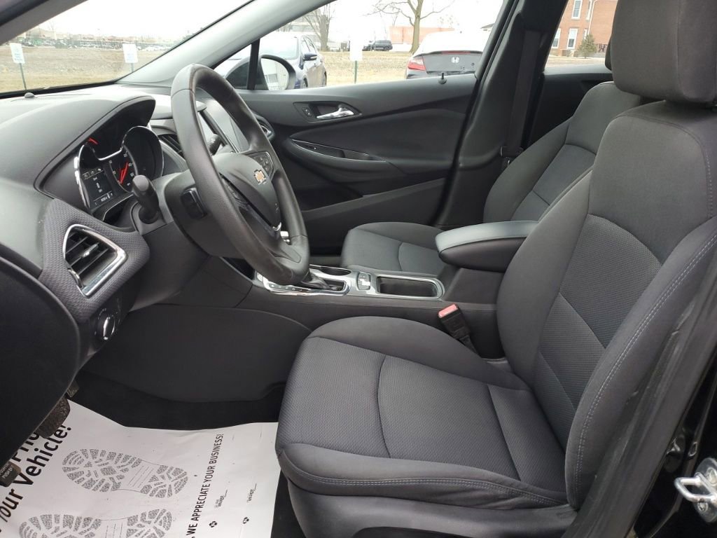 Used 2019 Chevrolet Cruze LT w/ Convenience Package image 21