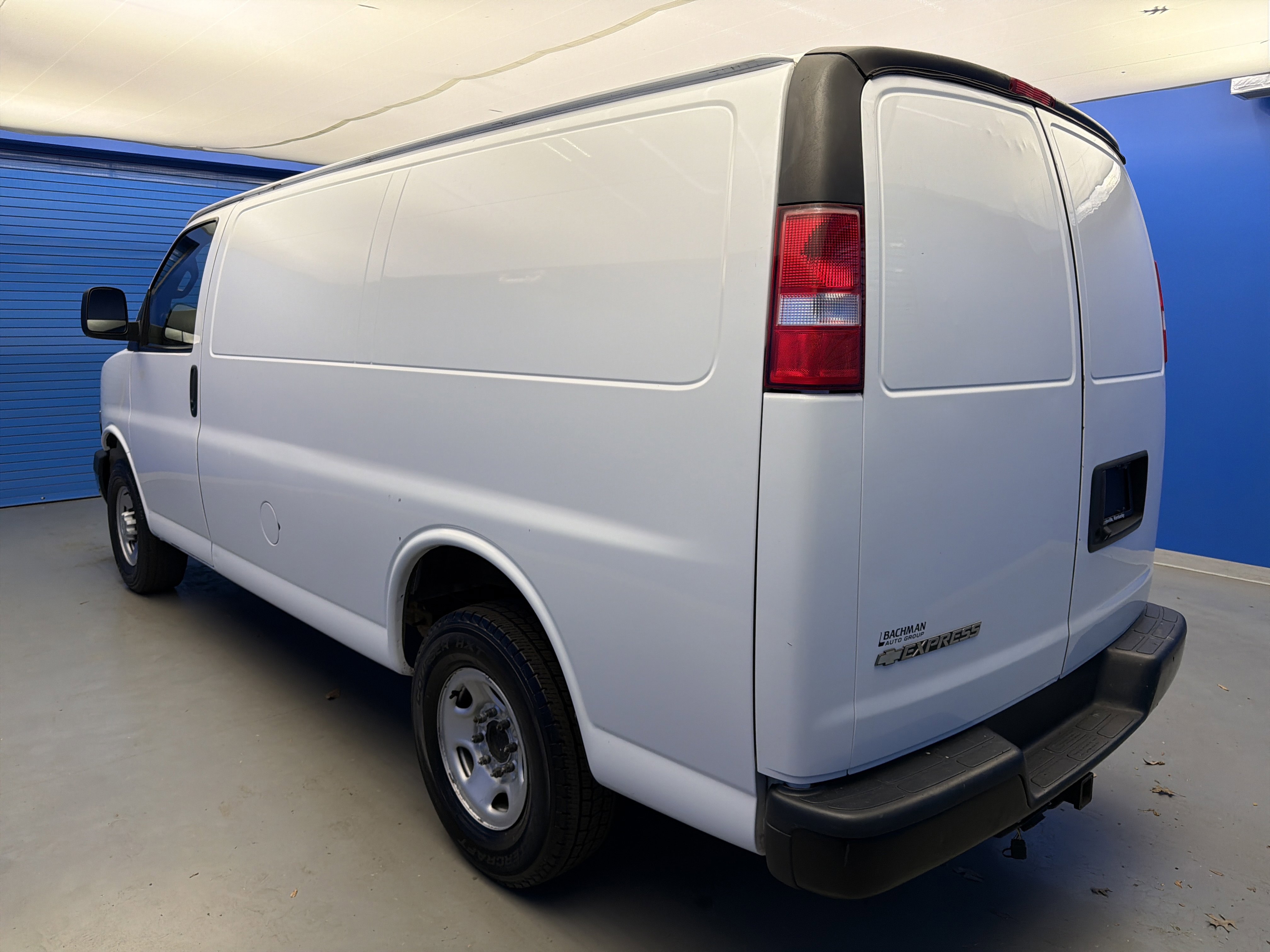 Used 2021 Chevrolet Express 2500 w/ Driver Convenience Package image 5