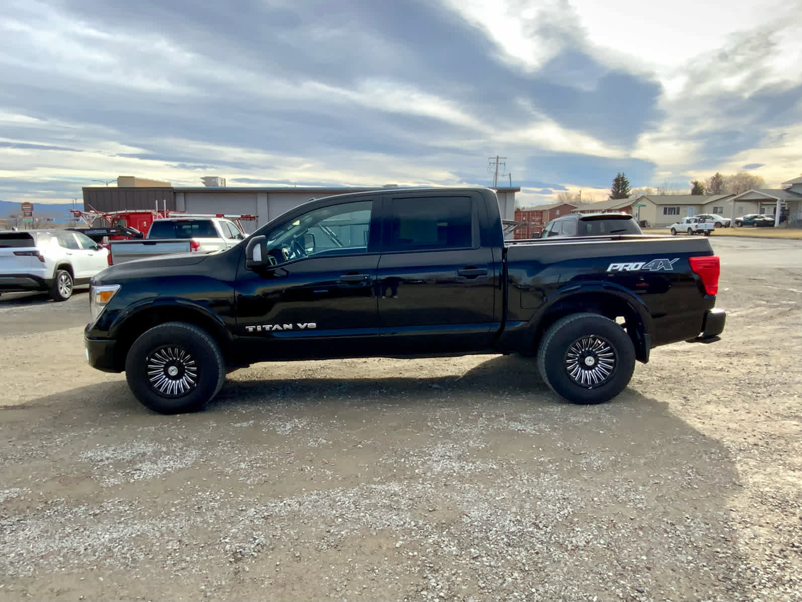 Used 2018 Nissan Titan PRO-4X image 2