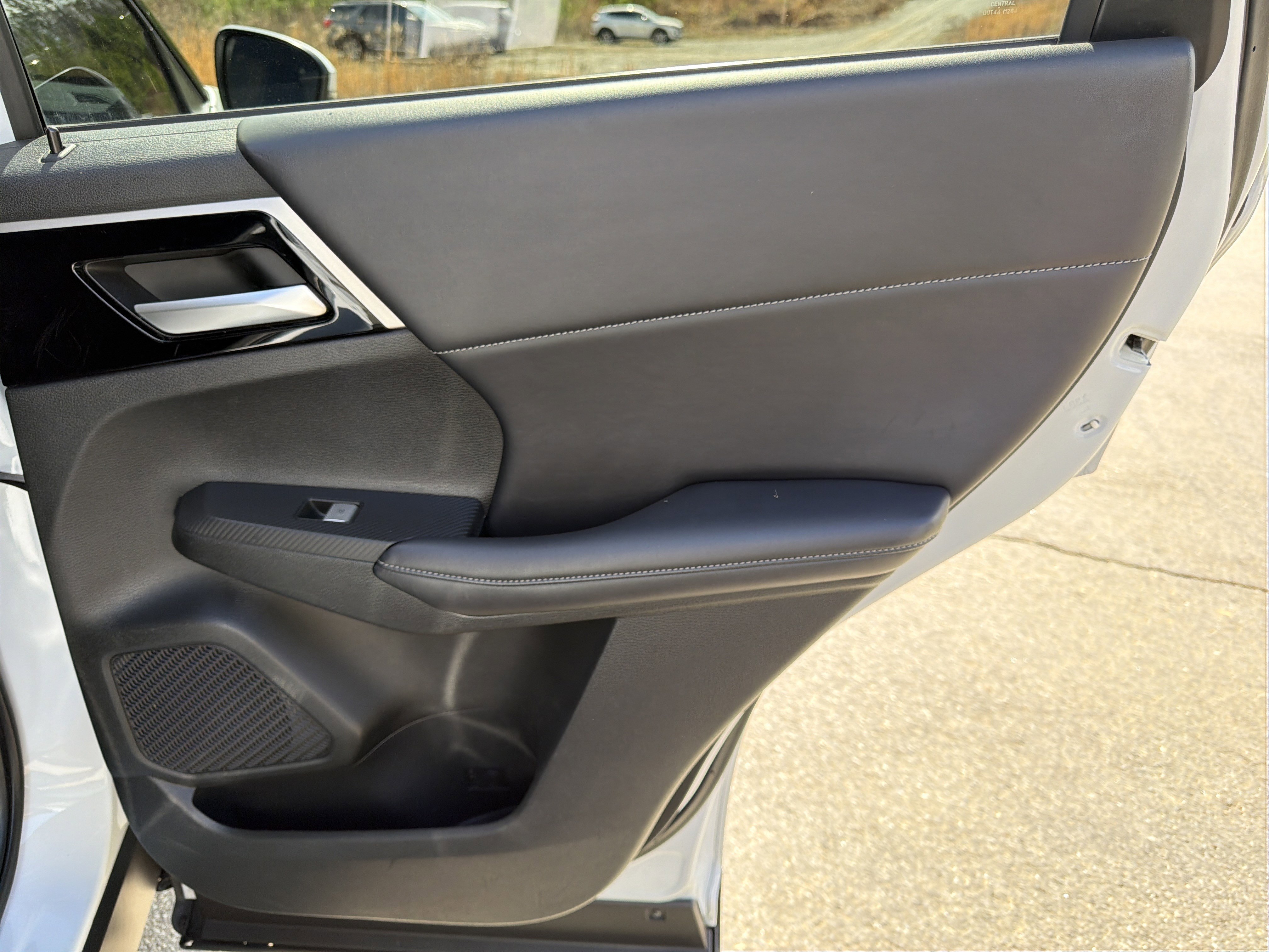 Used 2024 Mitsubishi Outlander SE image 16