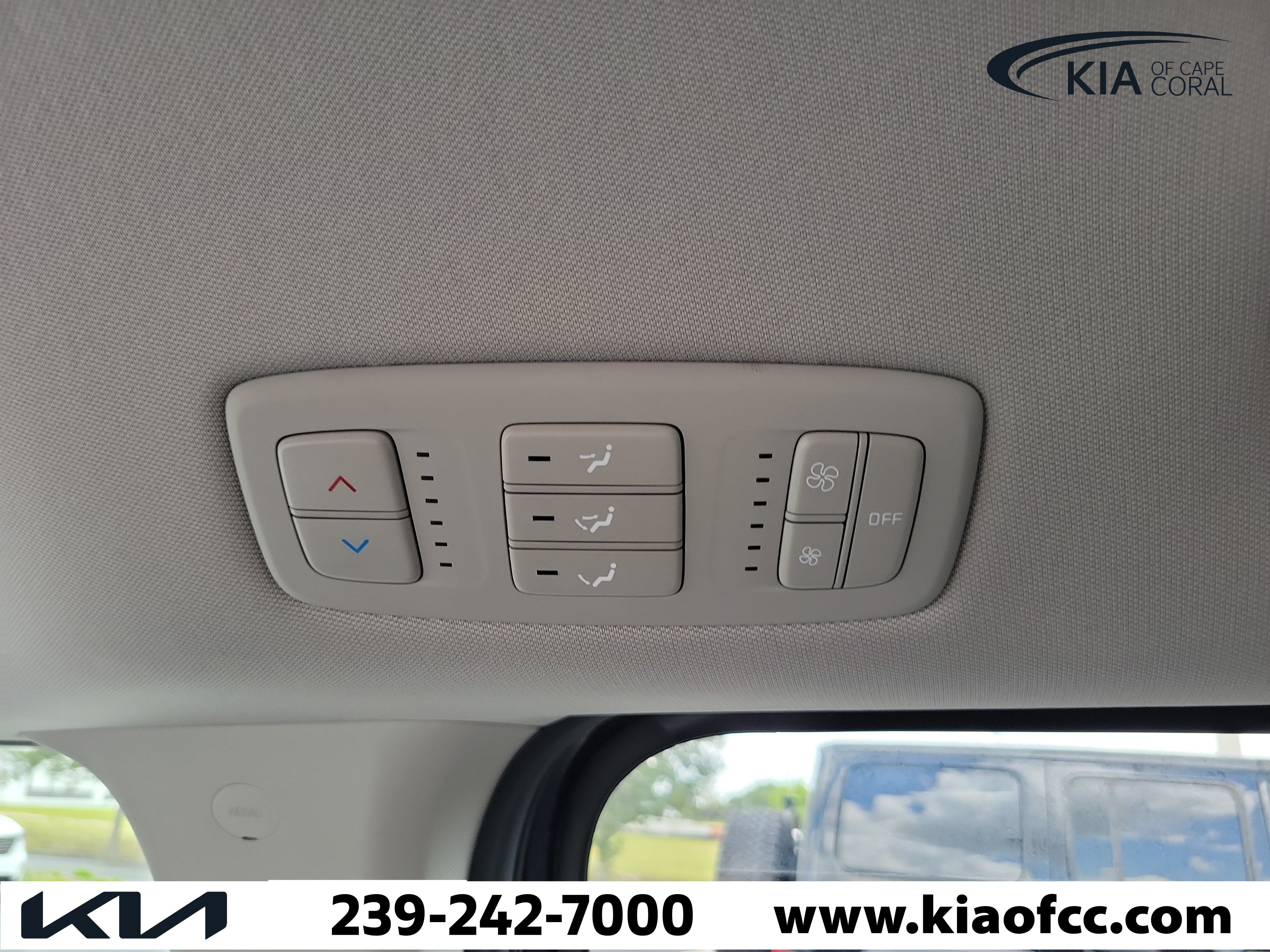 Certified 2023 Kia Carnival LX FWD image 14