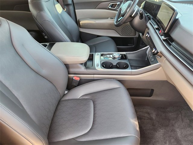 Certified 2025 Kia Carnival SX image 14