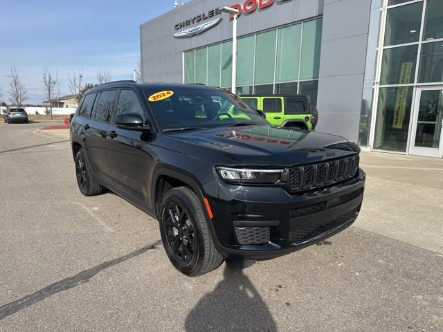 Used 2024 Jeep Grand Cherokee L Laredo image 3