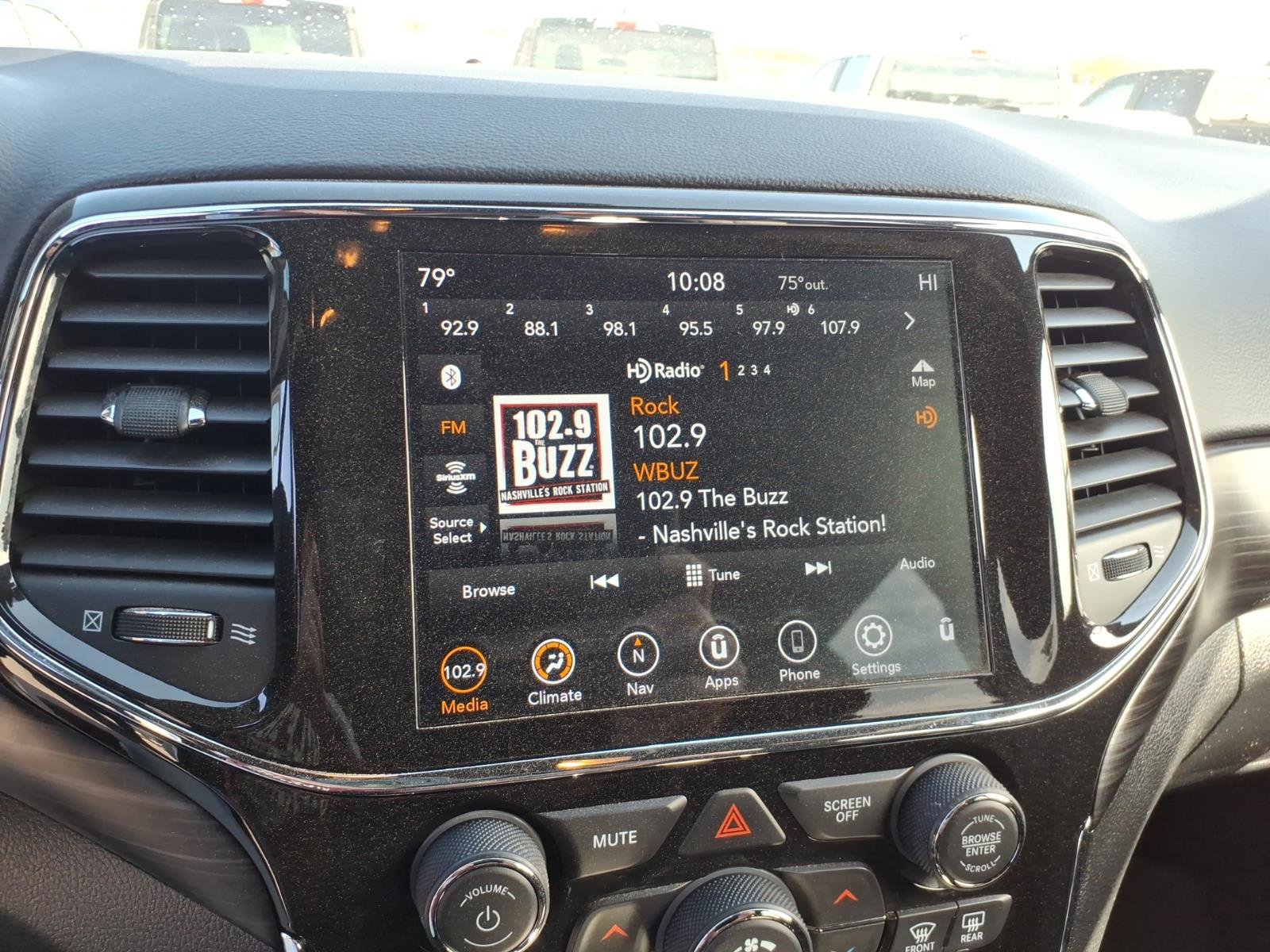 Used 2022 Jeep Grand Cherokee Laredo E image 13