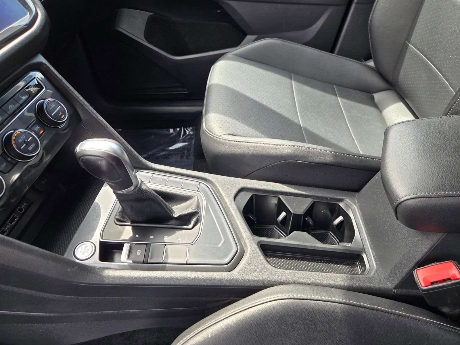Used 2018 Volkswagen Tiguan SEL FWD image 18