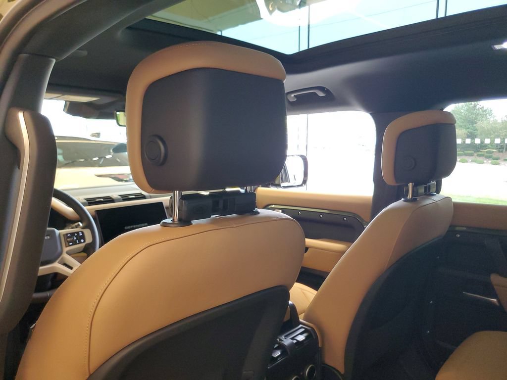 New 2026 Land Rover Defender 130 X-Dynamic SE AWD/4WD image 26