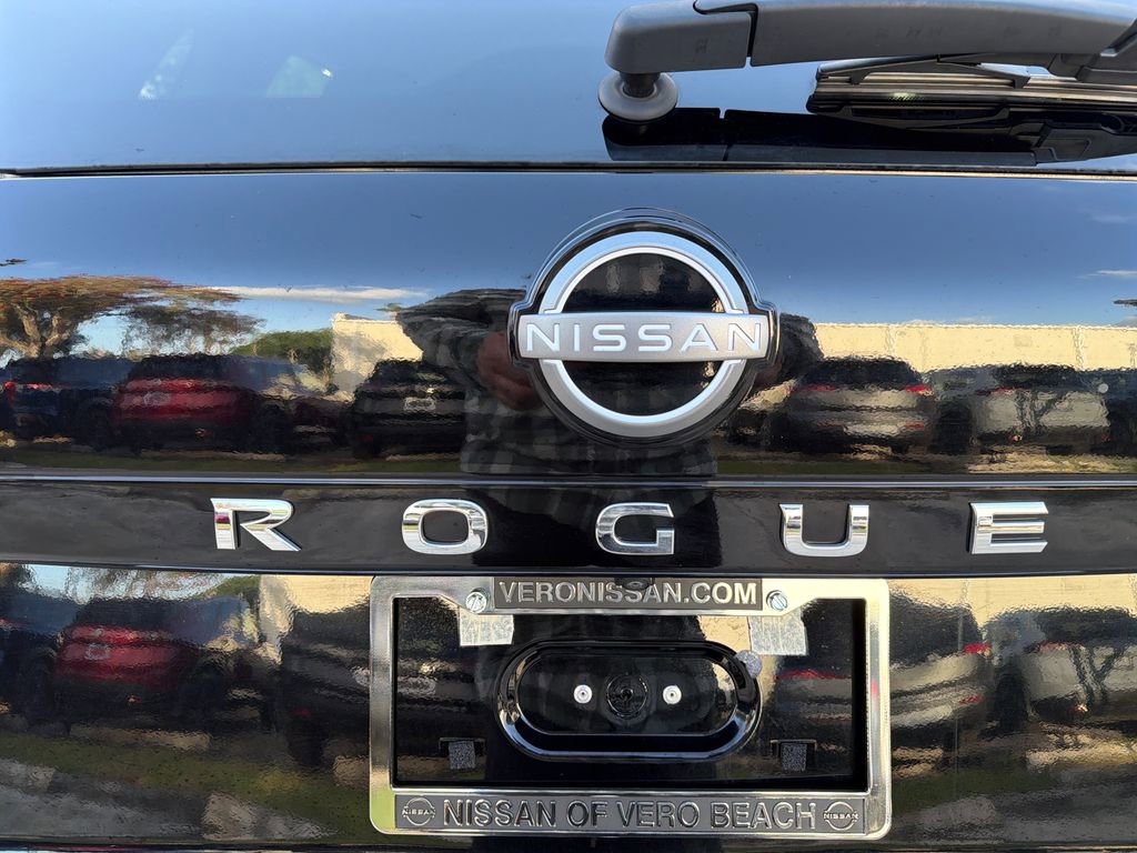 Certified 2023 Nissan Rogue SV FWD image 10
