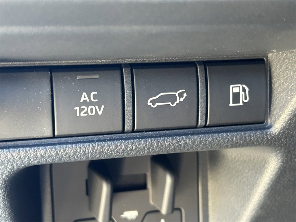 Used 2025 Toyota Land Cruiser image 30