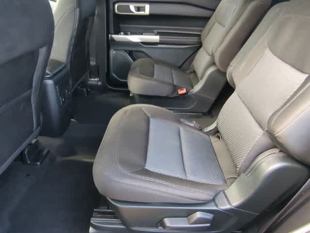 Used 2023 Ford Explorer XLT AWD/4WD image 19