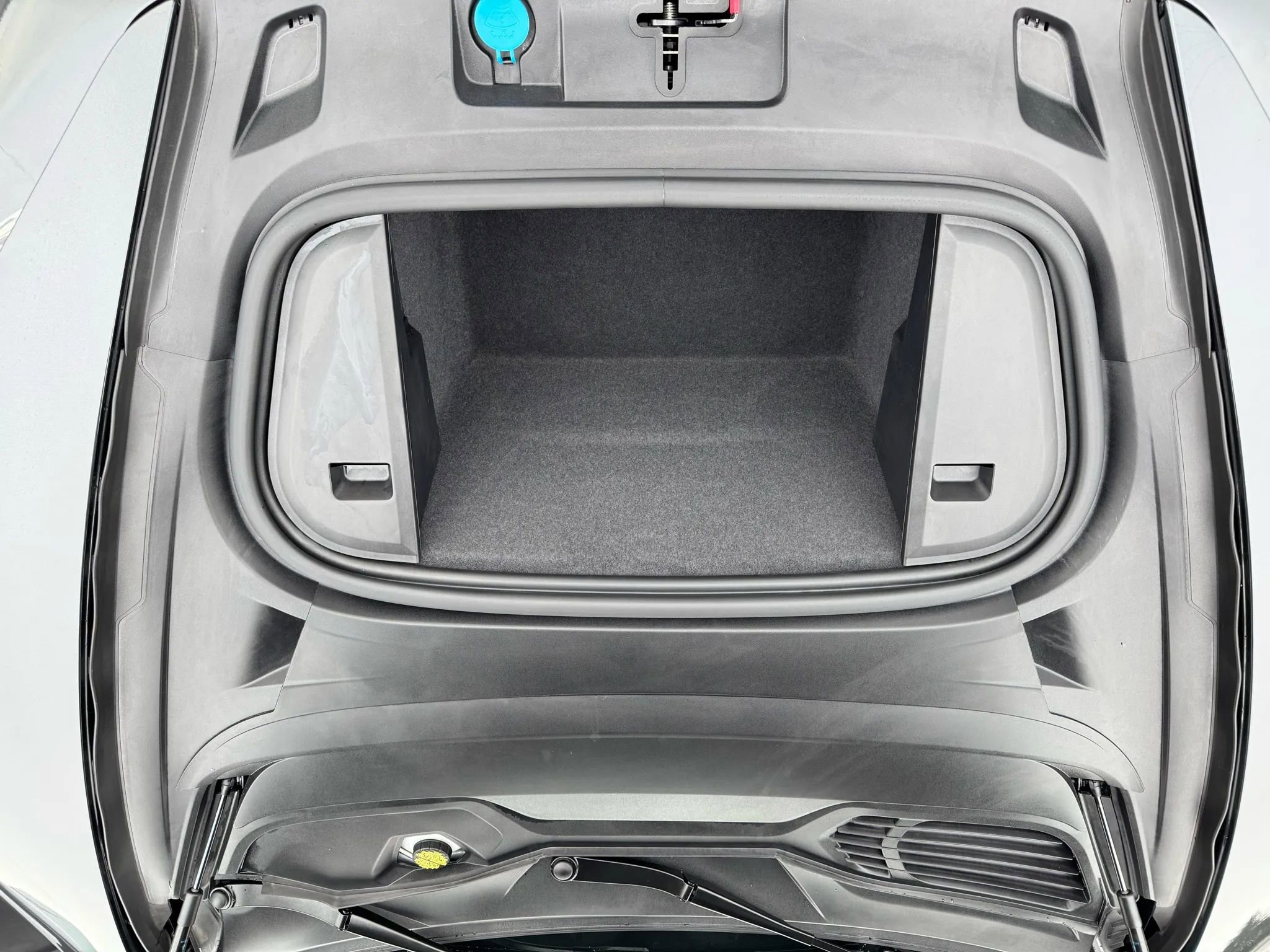 Used 2020 Porsche Taycan 4S image 29