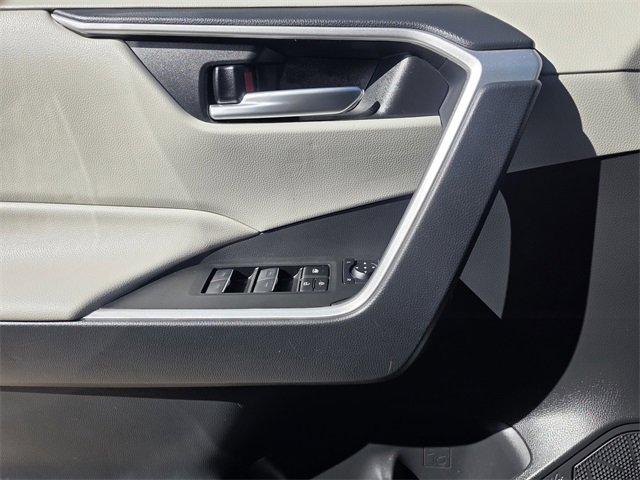 Used 2023 Toyota RAV4 XLE Premium image 17
