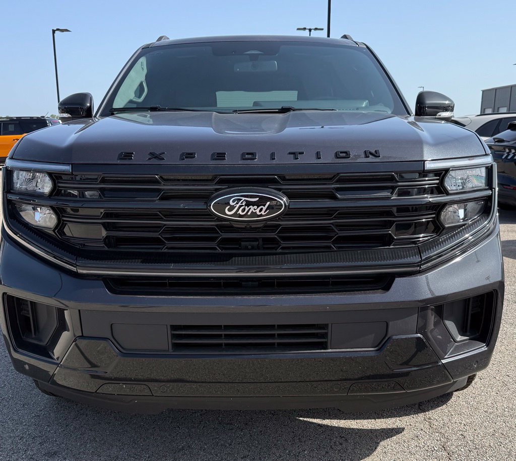 New 2026 Ford Expedition Max Platinum w/ Stealth Appearance Package AWD/4WD image 2