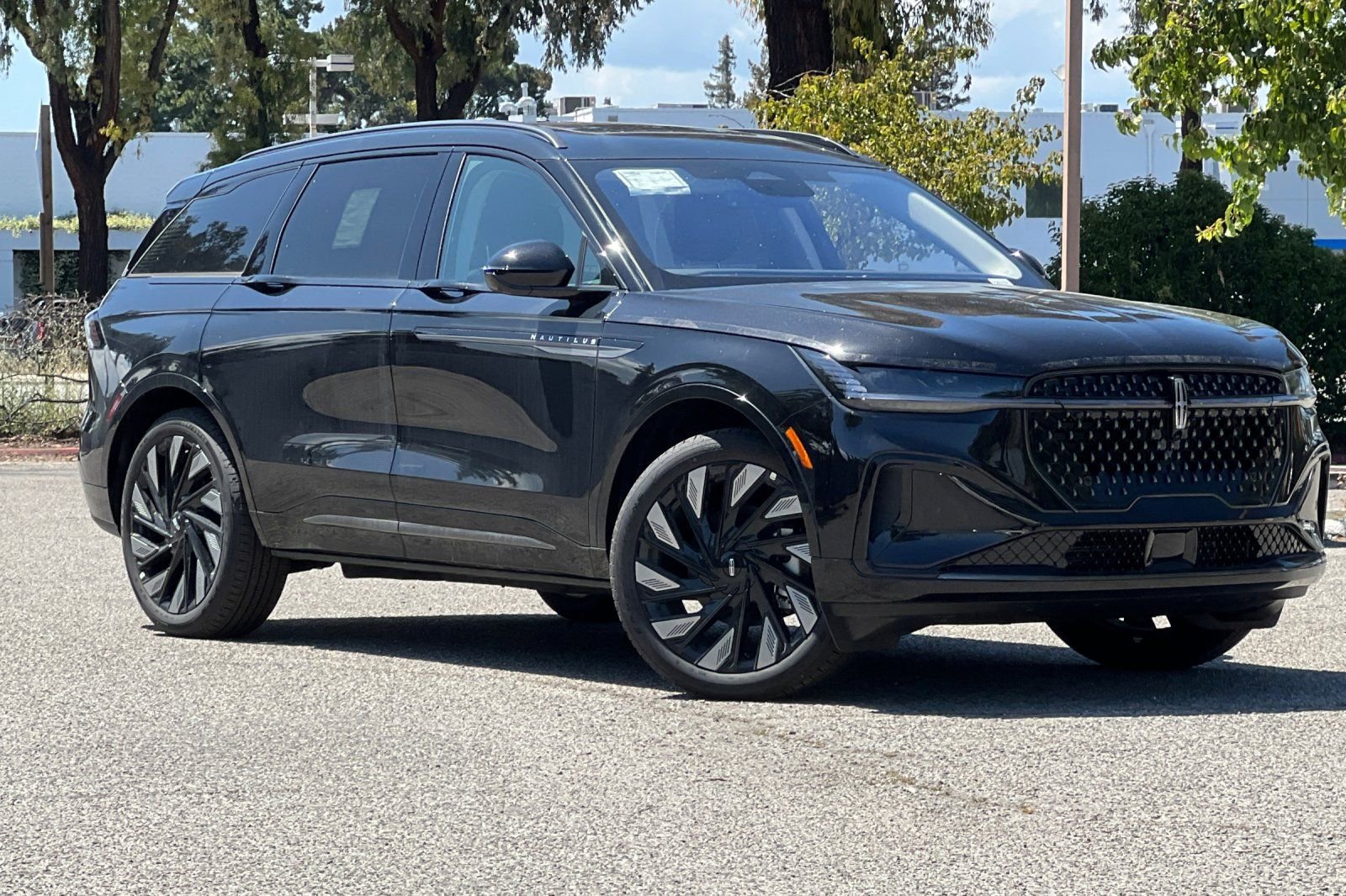 New 2026 Lincoln Nautilus Reserve AWD/4WD image 2