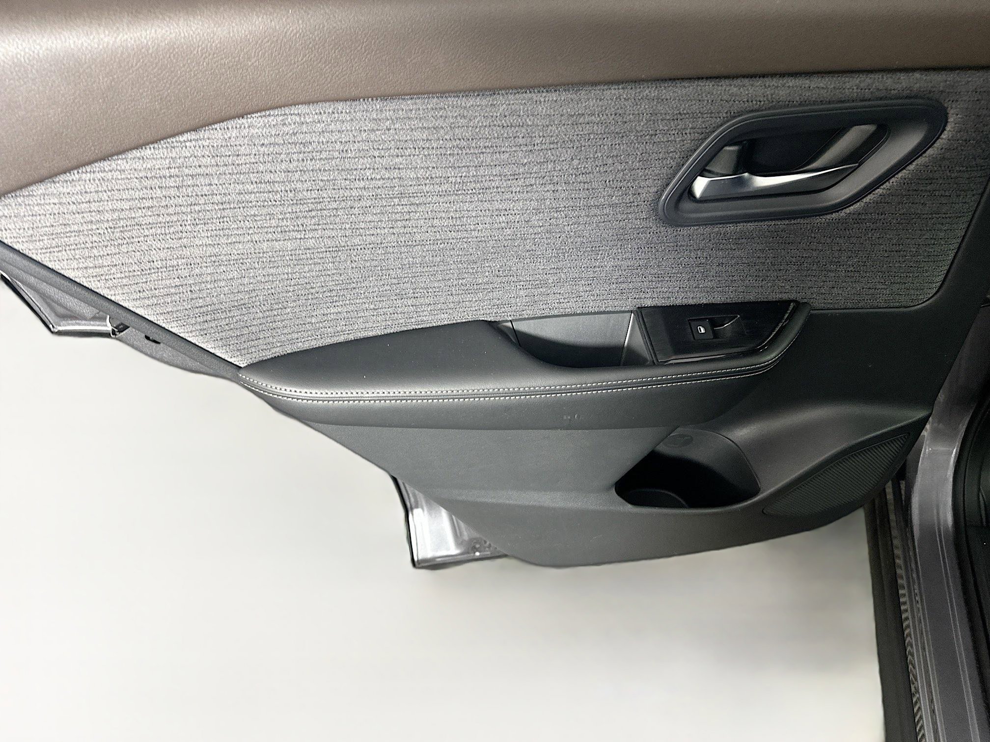 Used 2023 Nissan Rogue SV image 25