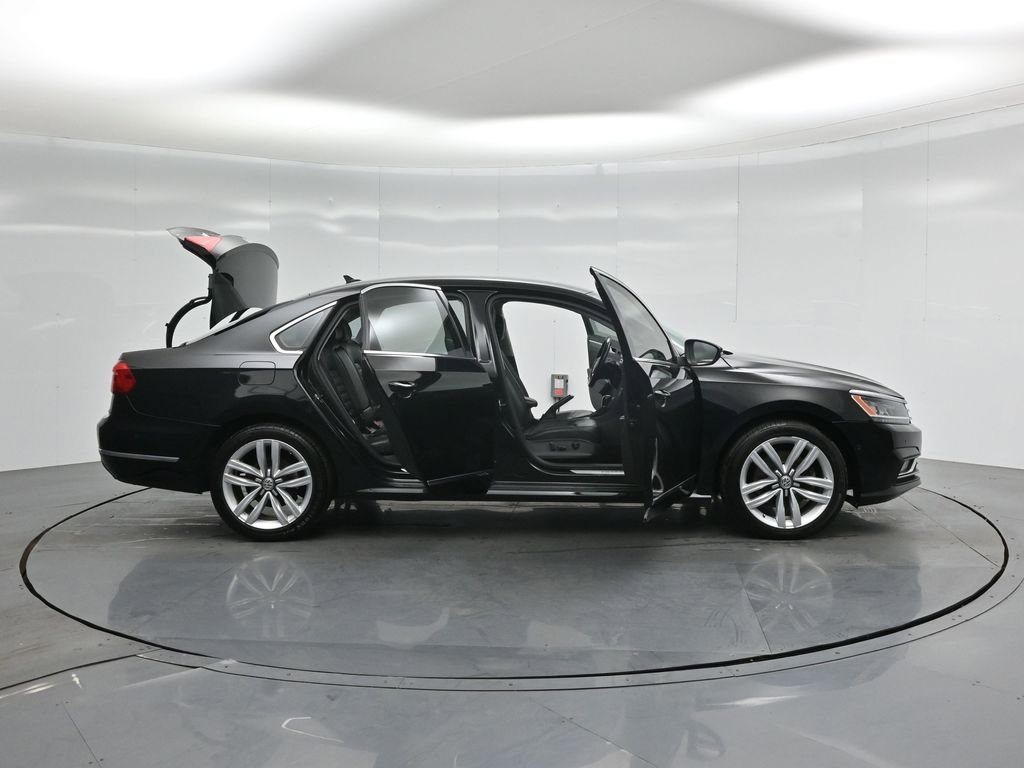Used 2016 Volkswagen Passat 3.6 SEL Premium image 4