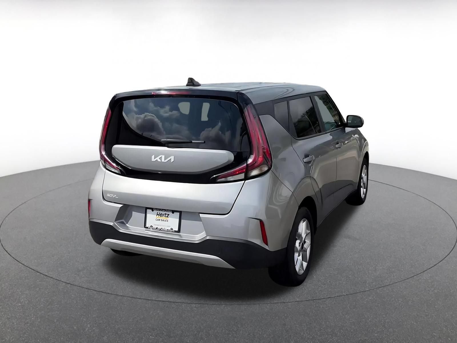 Used 2025 Kia Soul LX w/ LX Technology Package FWD image 11