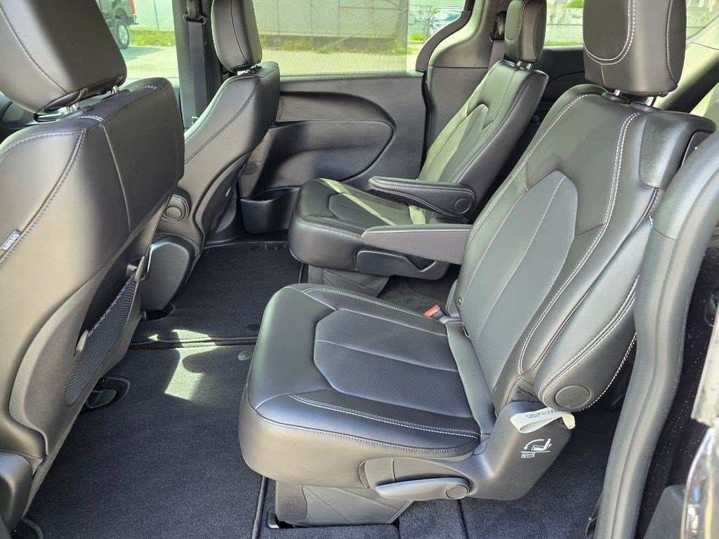 New 2026 Chrysler Voyager LX FWD image 28
