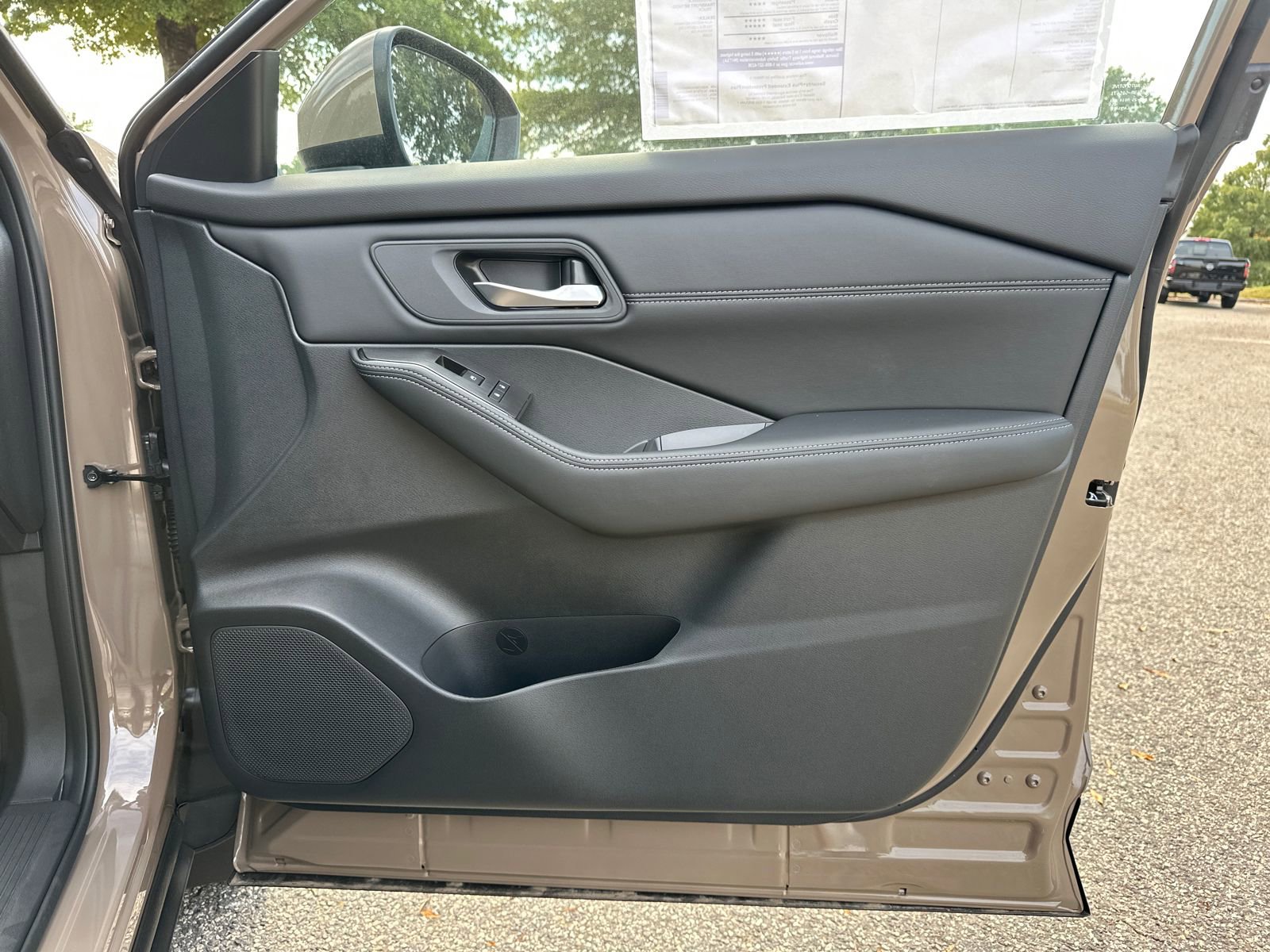 New 2025 Nissan Rogue SV w/ SV Premium Package image 14