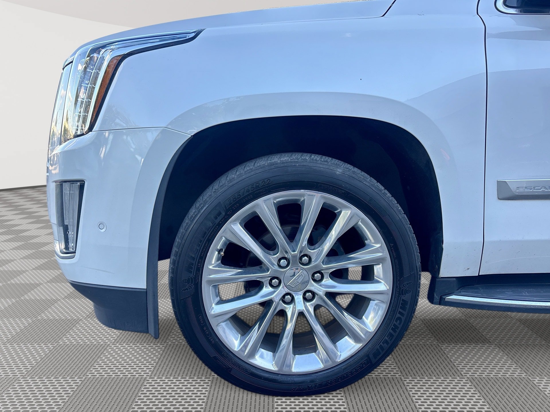Used 2019 Cadillac Escalade ESV Luxury AWD/4WD image 19